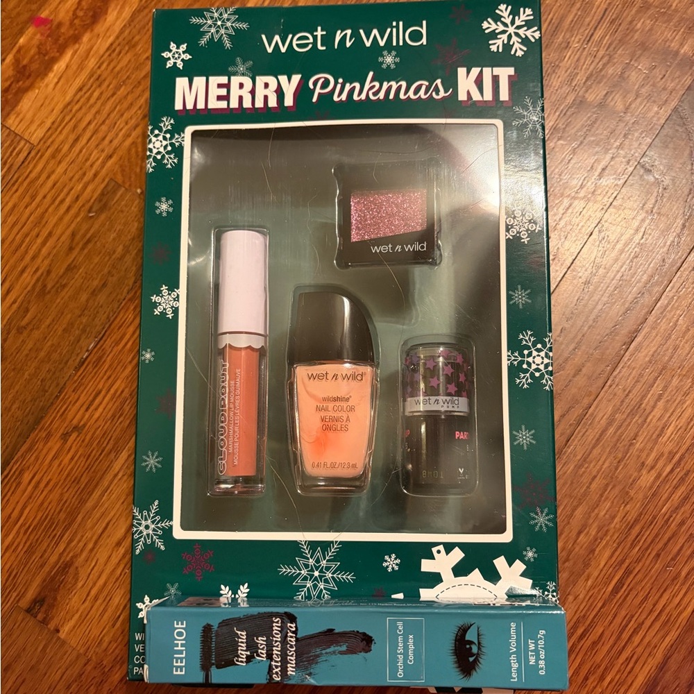 Wet n Wild Merry Pinkmas Kit with bonus mascara
